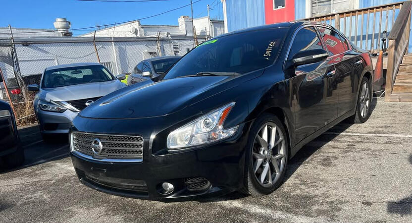 Nissan Max Pic